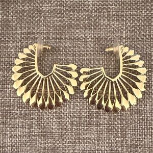 Elegant Gold Hoop Earrings